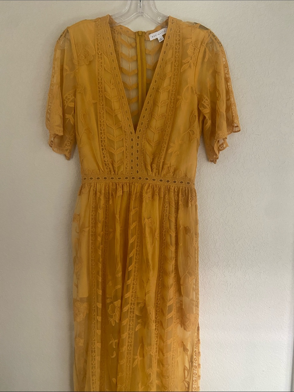 Socialite Yellow Lace Jumpsuit with V-Neck, sheer back, shorts underneath. Small - Picture 4 of 16